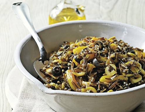 Wildreissalat mit gegrillten Paprika und Oliven Rezept - ichkoche.de