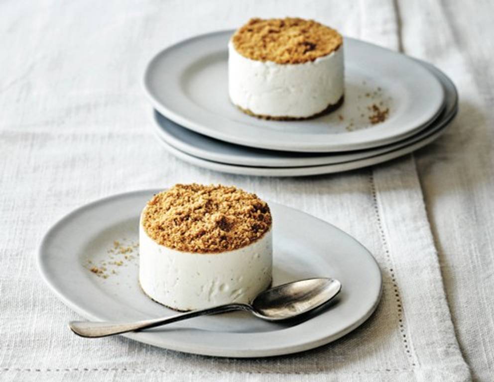 Mascarponekuchen mit Ingwerkeksstreuseln Mascarponekuchen mit Ingwerkeksstreuseln