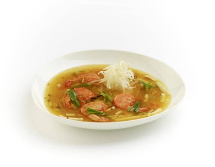 Scharfe Garnelensuppe mit weißem Rettich