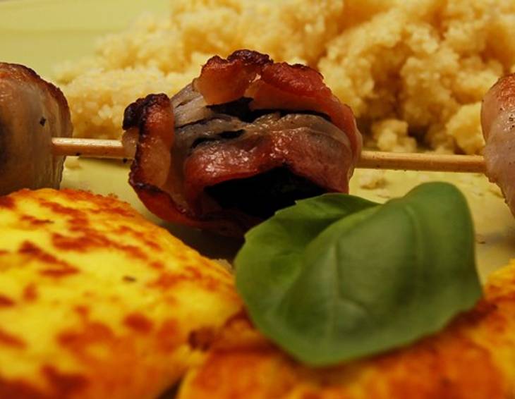 Gegrillter Halloumi mit Speckzwetschken Gegrillter Halloumi mit Speckzwetschken