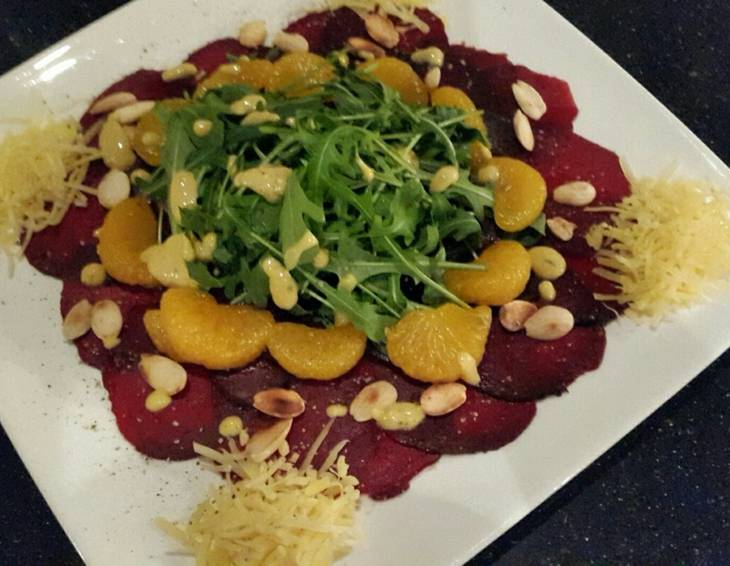 Rote Rüben Carpaccio mit Honig-Senf-Thymian Dressing