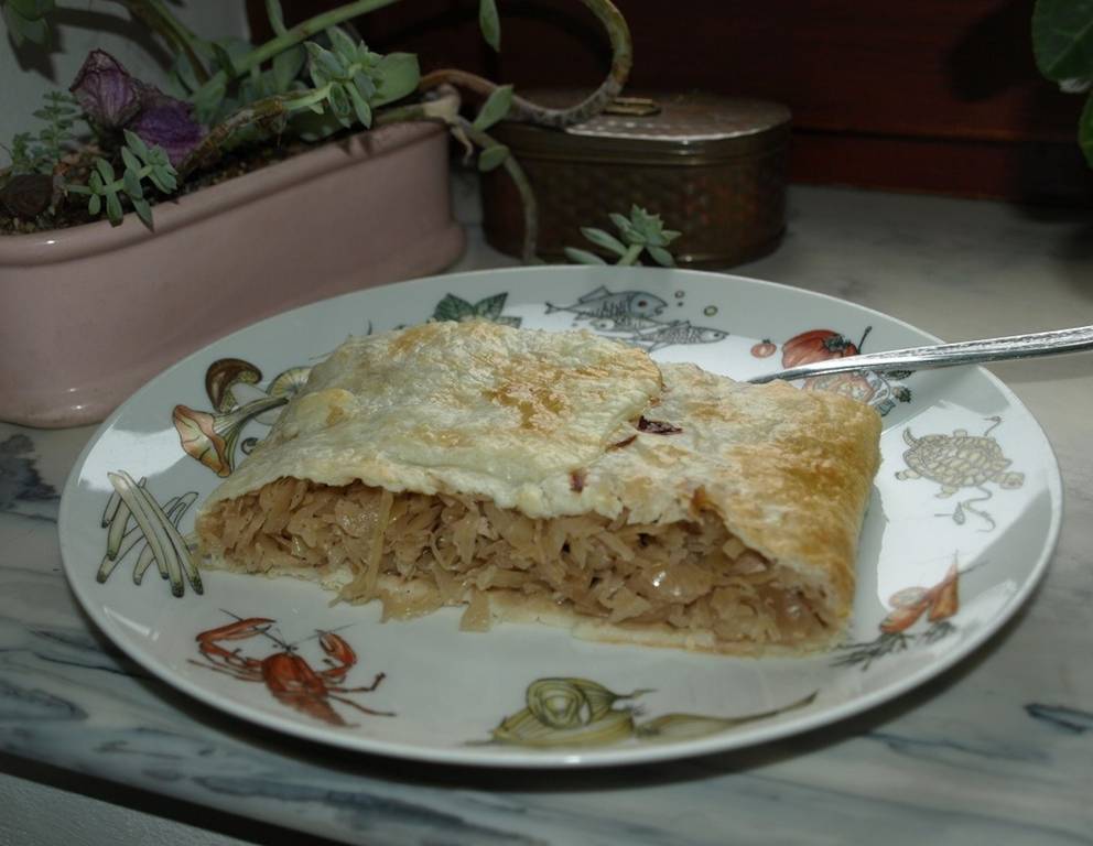 Krautstrudel mit Geselchtem Krautstrudel mit Geselchtem