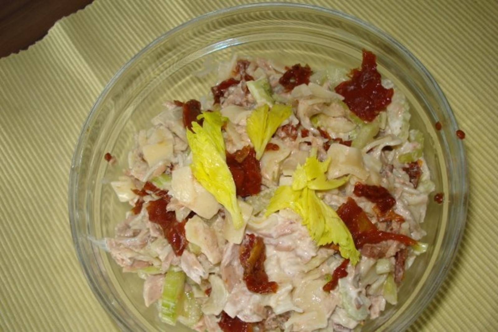 Nudelsalat mit Stangensellerie