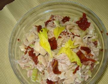 Nudelsalat mit Stangensellerie Nudelsalat mit Stangensellerie