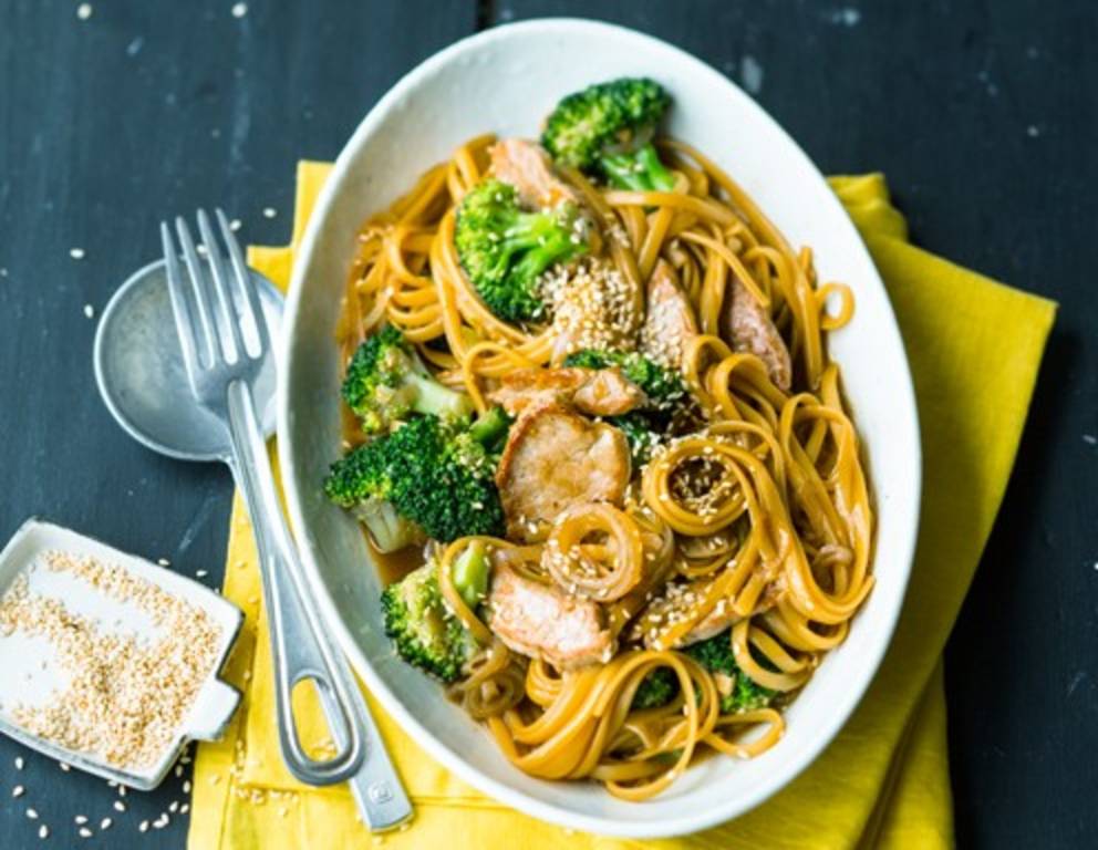 Brokkoli-Nudeln mit Schweinefilet Brokkoli-Nudeln mit Schweinefilet