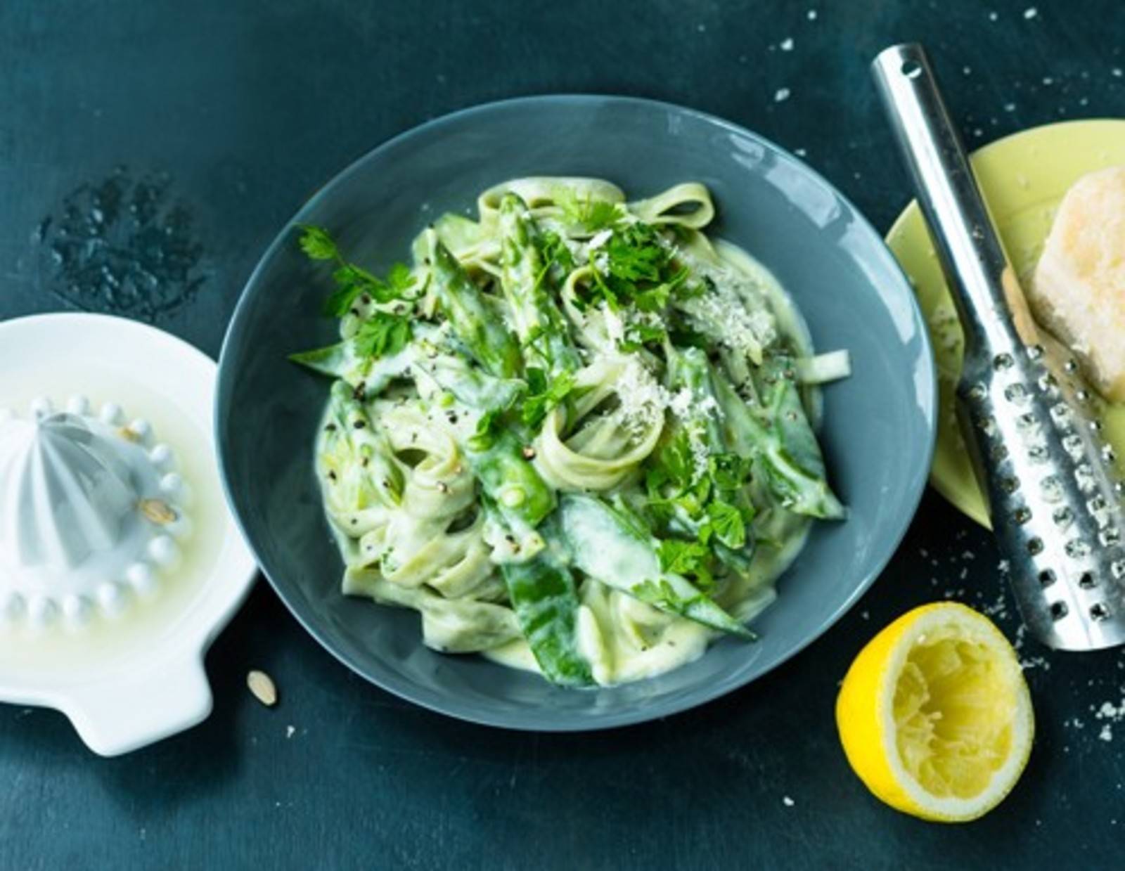Grüne Gemüse-Pasta mit Zitronensauce Rezept