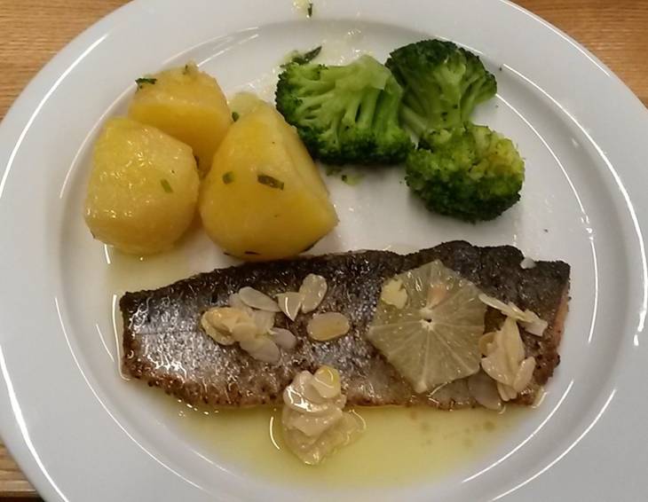 Forellenfilets mit Mandelbutter Forellenfilets mit Mandelbutter