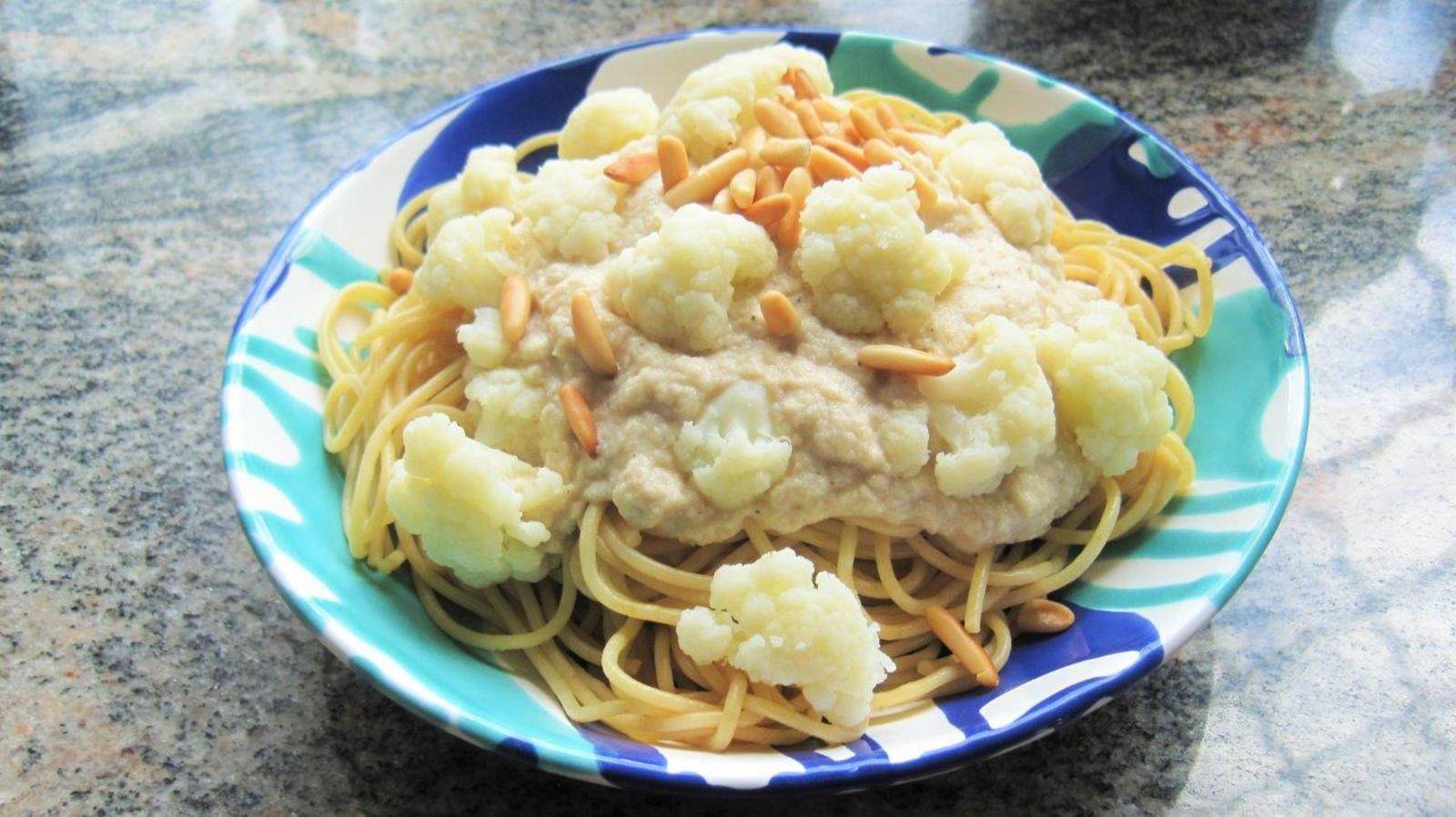 Vollkornspaghetti mit Karfiolpesto aus dem Druckkochtopf