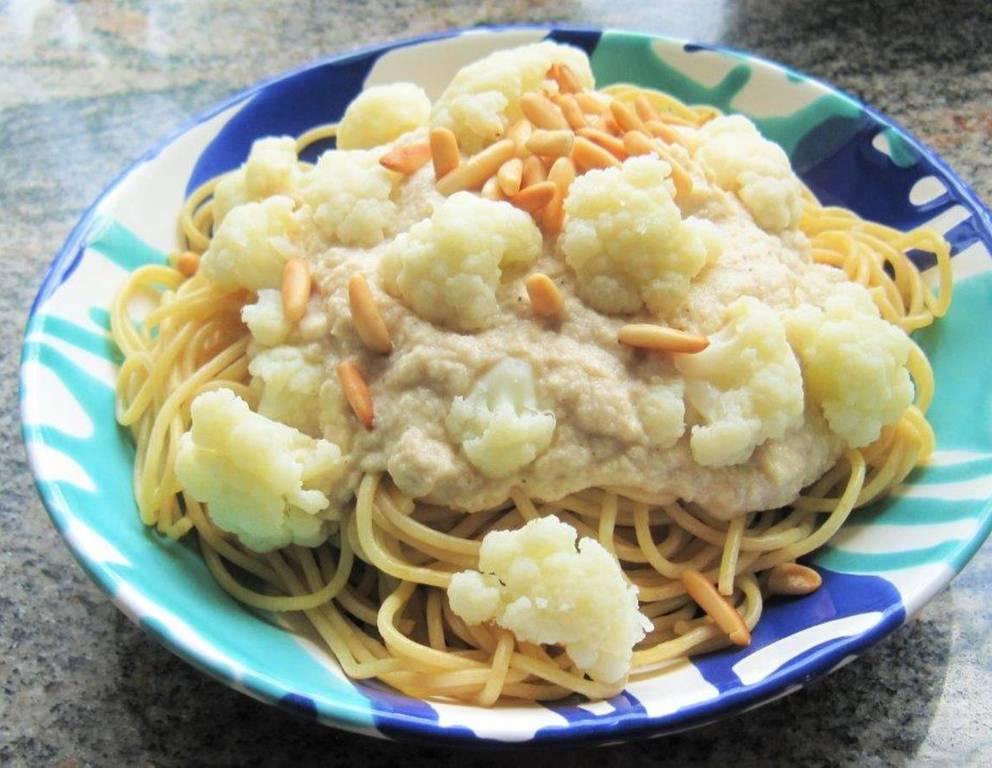 Vollkornspaghetti mit Karfiolpesto aus dem Druckkochtopf Vollkornspaghetti mit Karfiolpesto aus dem Druckkochtopf