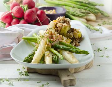 Spargel mit Radieschen-Ei-Vinaigrette