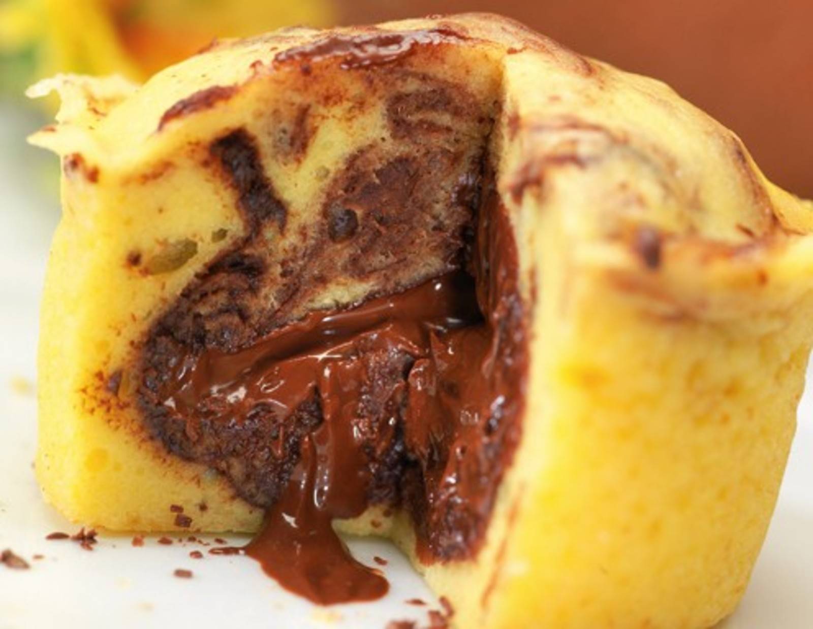 Marmoriertes Schokosoufflé mit Soft-Chilikern Rezept - ichkoche.de