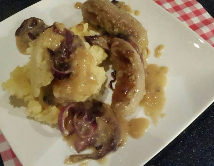 Sellerie-Erdäpfel-Stampf mit Bratwurst Sellerie-Erdäpfel-Stampf mit Bratwurst