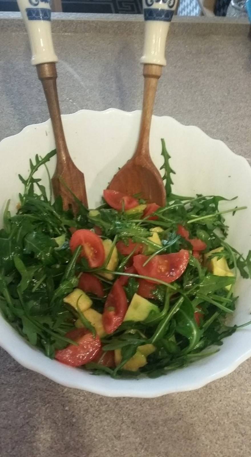 Rucola-Avocadosalat mit Honig-Wasabisauce