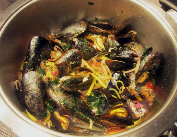 Miesmuscheln im Weinsud Miesmuscheln im Weinsud