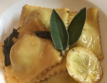 Thunfischtortellini in Zitronen-Salbei-Butter Thunfischtortellini in Zitronen-Salbei-Butter