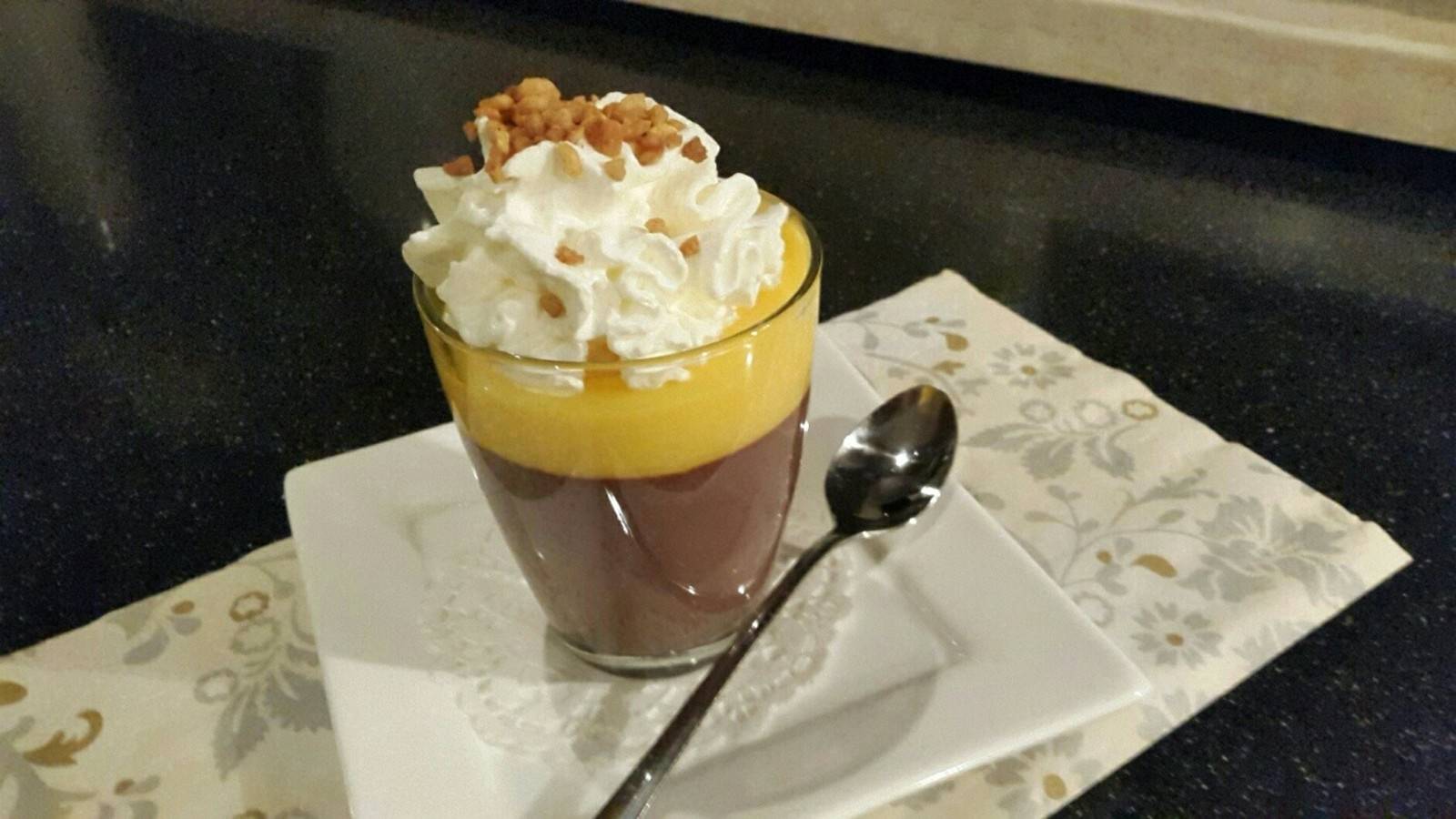 Schokoladenpudding mit Eierlikör und Vanilleeistopping