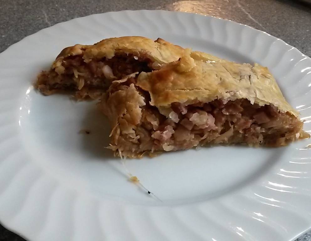Krautstrudel mit Geselchtem Krautstrudel mit Geselchtem