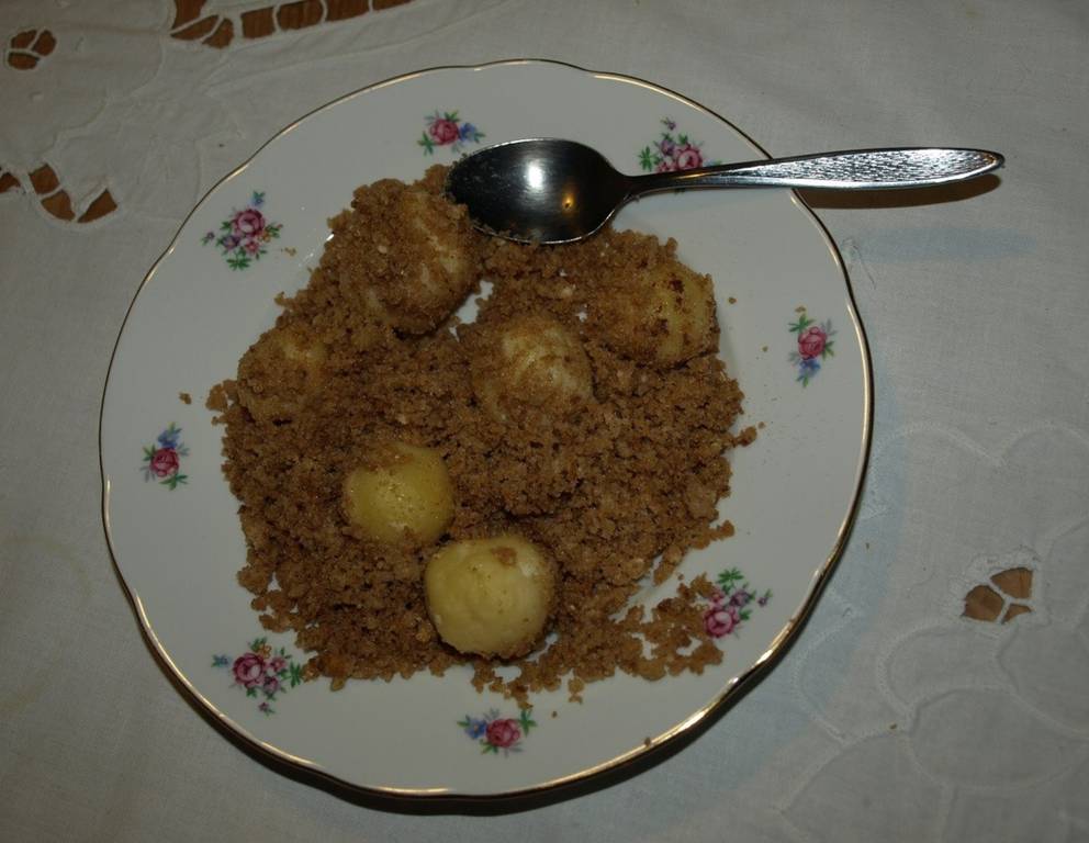 Minitopfenknödel mit Marzipankern Minitopfenknödel mit Marzipankern