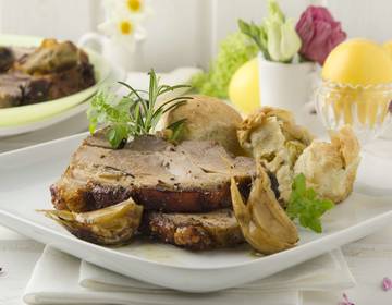 Gewürz-Krustenbraten mit Krautbuchteln Gewürz-Krustenbraten mit Krautbuchteln