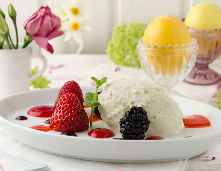 Topfen-Mascarpone-Nockerl mit Beeren Topfen-Mascarpone-Nockerl mit Beeren