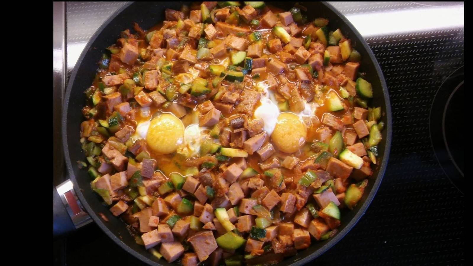 Gemüseeintopf mit Leberkäse und Ei Rezept - ichkoche.de Gemüseeintopf mit Leberkäse und Ei Rezept - ichkoche.de