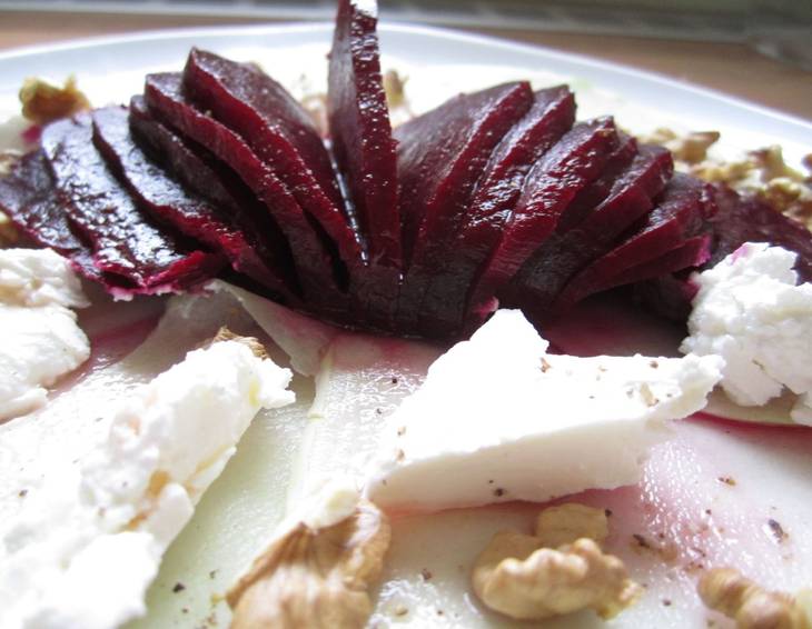 Kohlrabicarpaccio mit Roten Rüben und Ziegenkäse