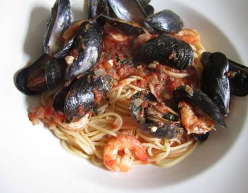 Spaghetti mit Muscheln und Garnelen Spaghetti mit Muscheln und Garnelen