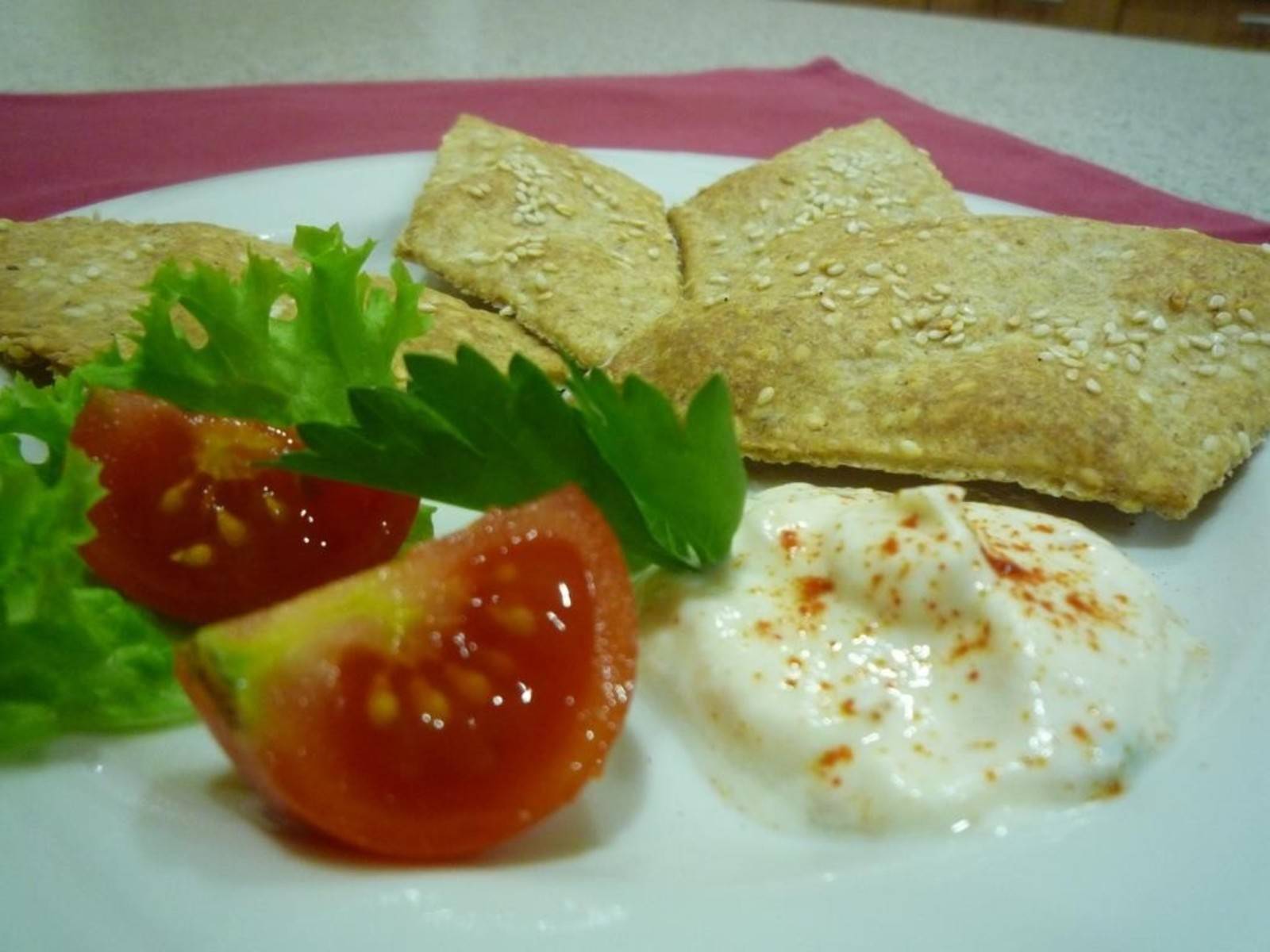 Sesam-Knäckebrot Rezept - ichkoche.de Sesam-Knäckebrot Rezept - ichkoche.de