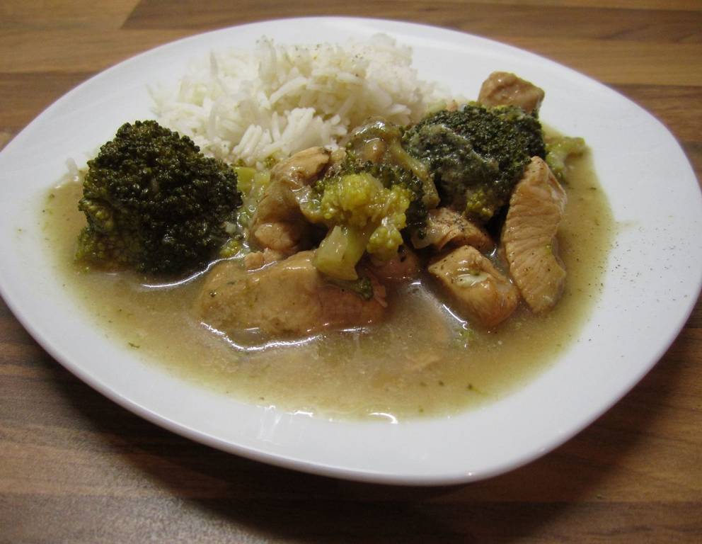 Putengeschnetzeltes mit Brokkoli Putengeschnetzeltes mit Brokkoli