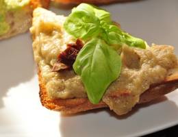 Bruschetta mit Auberginen-Salsa Bruschetta mit Auberginen-Salsa