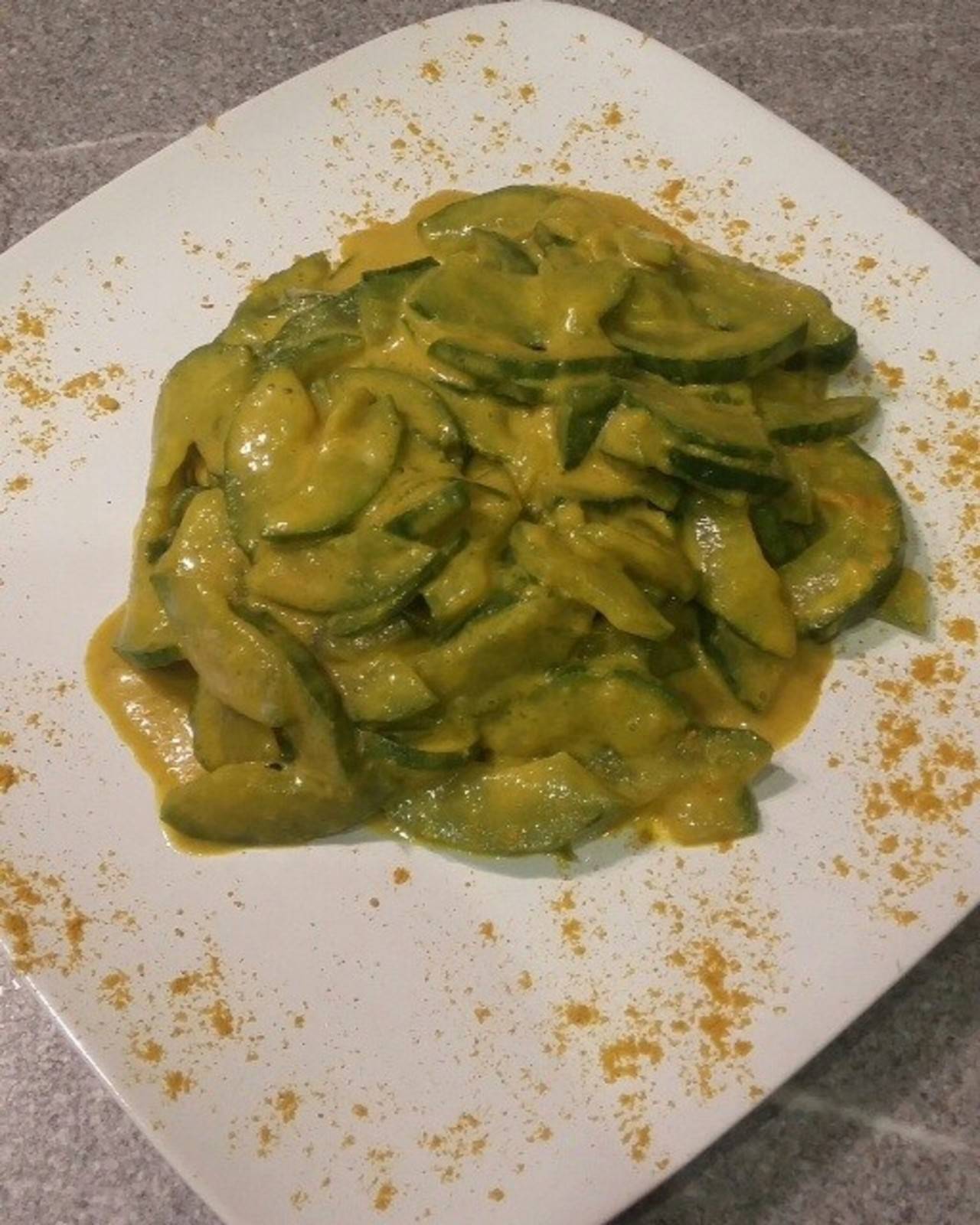 Gurkencurry