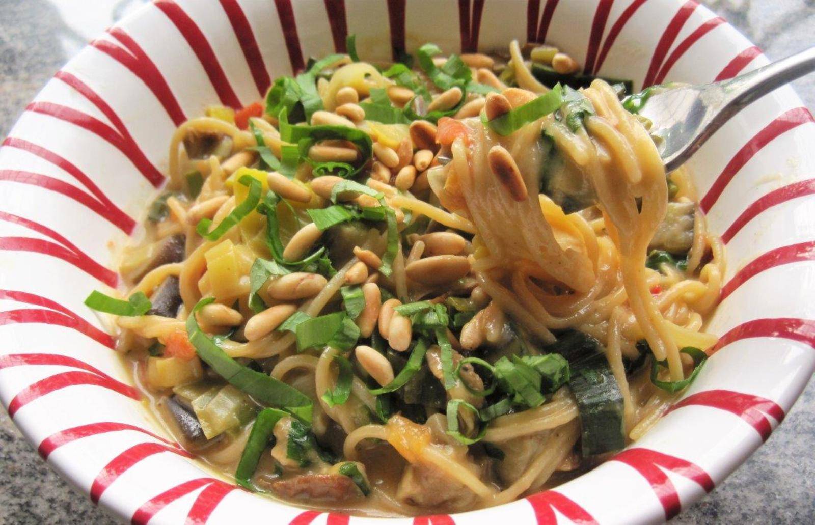 One Pot Pasta mit Pilzen und Gemüse Rezept - ichkoche.ch