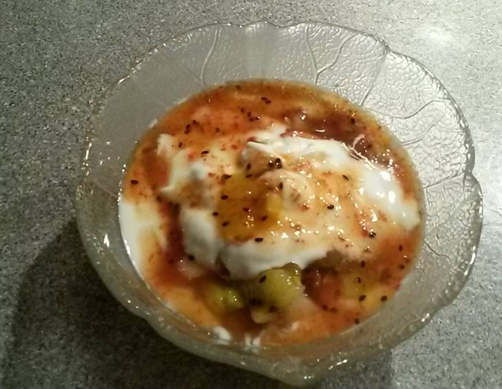 Obstsalat mit Vanille-Joghurt-Soße Obstsalat mit Vanille-Joghurt-Soße