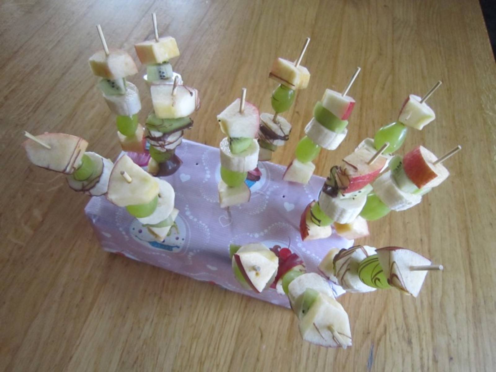 Schokofrüchte am Stiel Rezept - ichkoche.de Schokofrüchte am Stiel Rezept - ichkoche.de