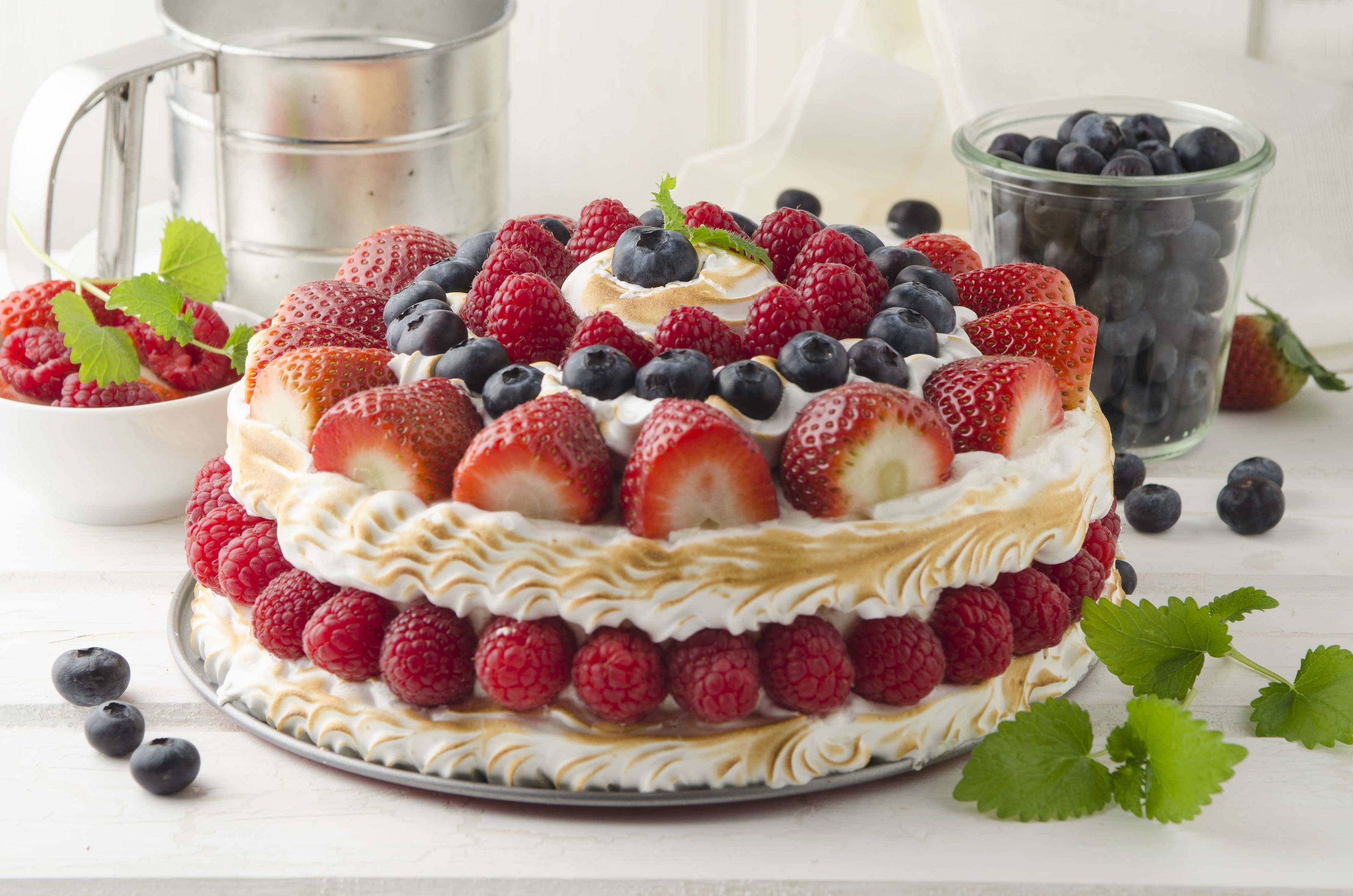 Baiser-Beeren-Bombe Rezept
