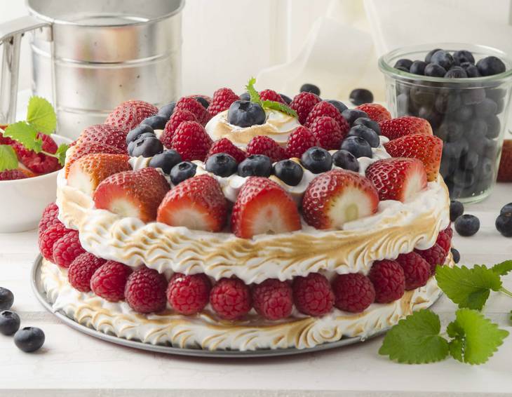 Baiser-Beeren-Bombe