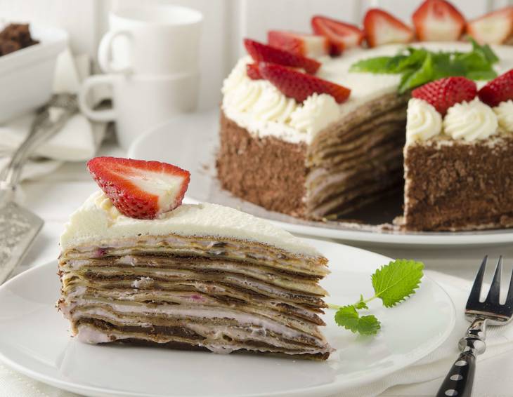 Crepe-Cake mit Erdbeeren und Mokkacreme