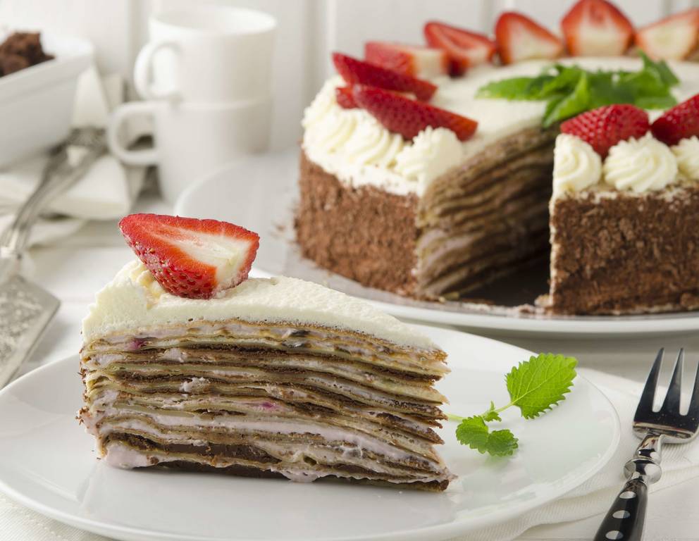 Crepe-Cake mit Erdbeeren und Mokkacreme Crepe-Cake mit Erdbeeren und Mokkacreme