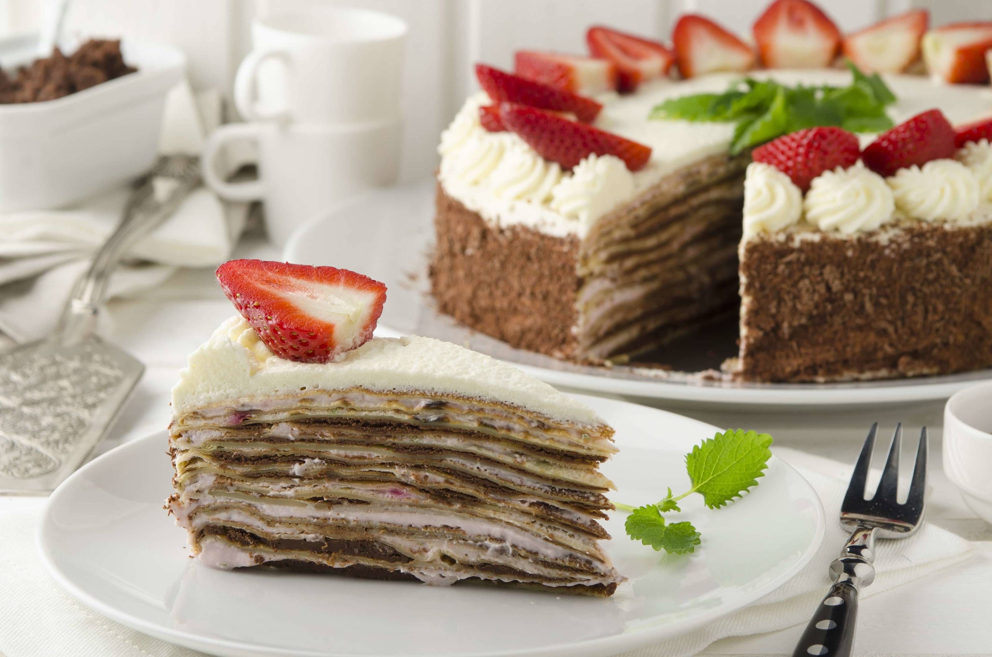 Crepe-Cake mit Erdbeeren und Mokkacreme Rezept - ichkoche.de Crepe-Cake mit Erdbeeren und Mokkacreme Rezept - ichkoche.de