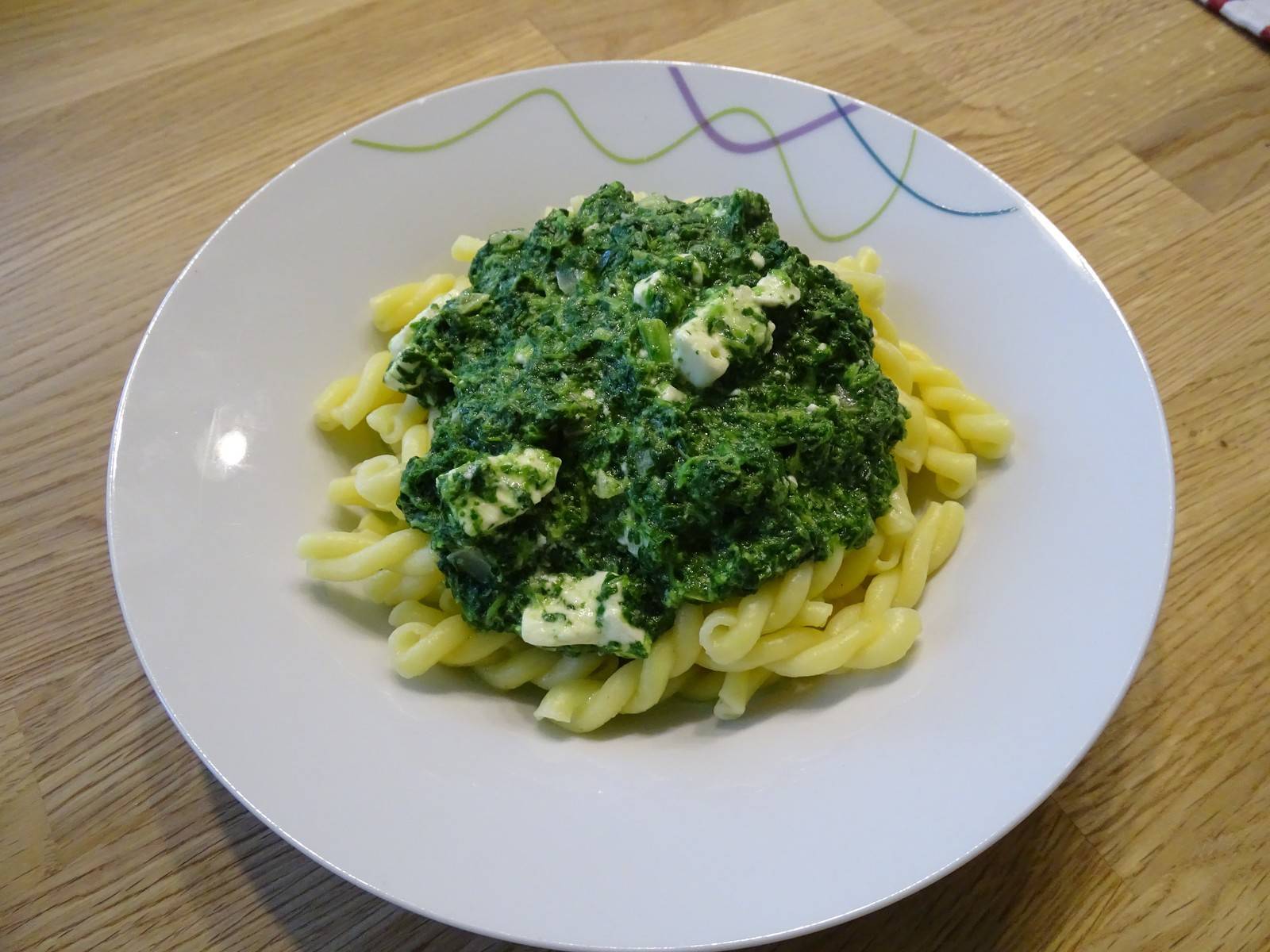 Spaghetti mit Spinat-Schafskäse-Oberssauce