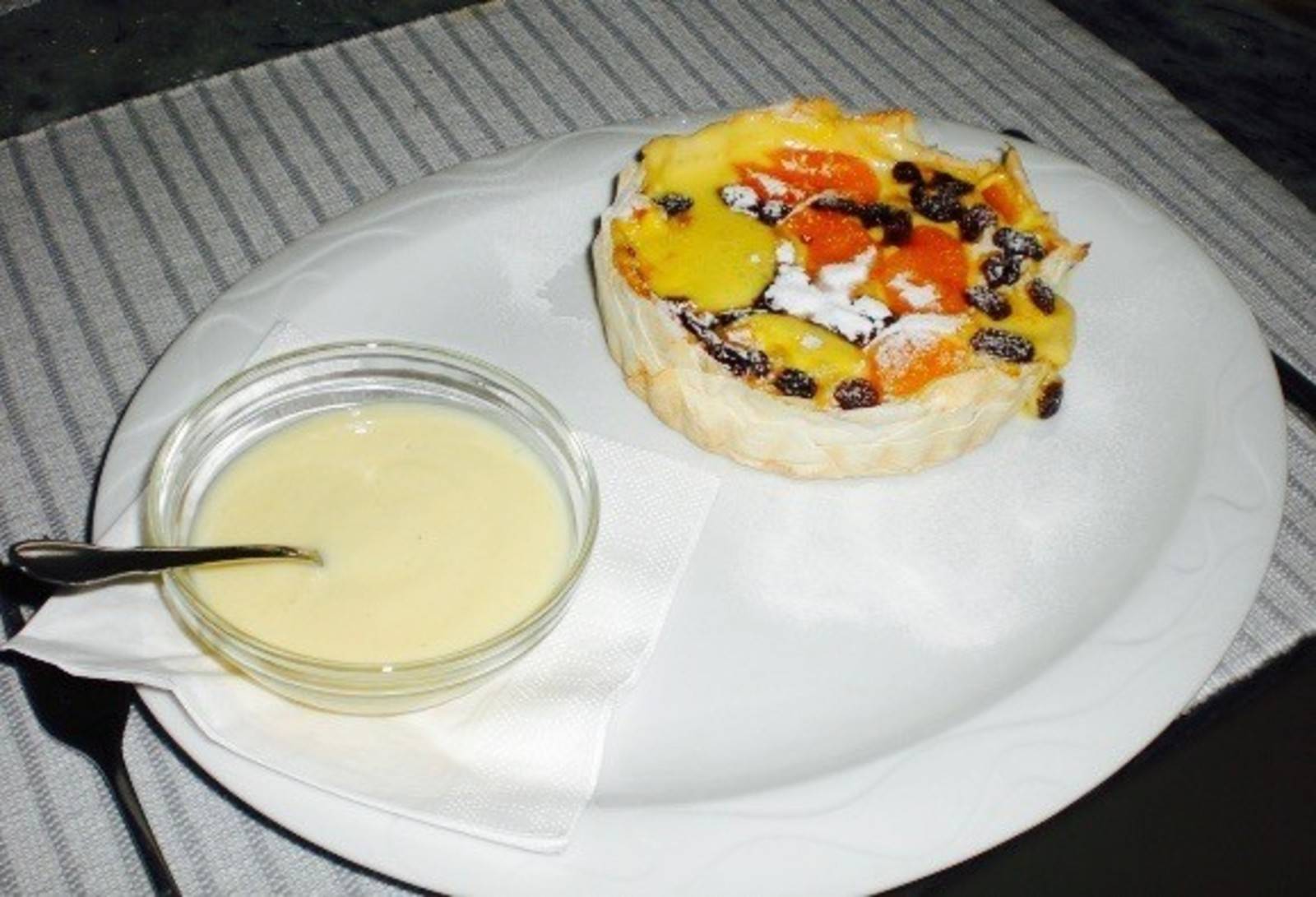 Pudding Tartelettes mit Mandarine und Rum-Rosinen