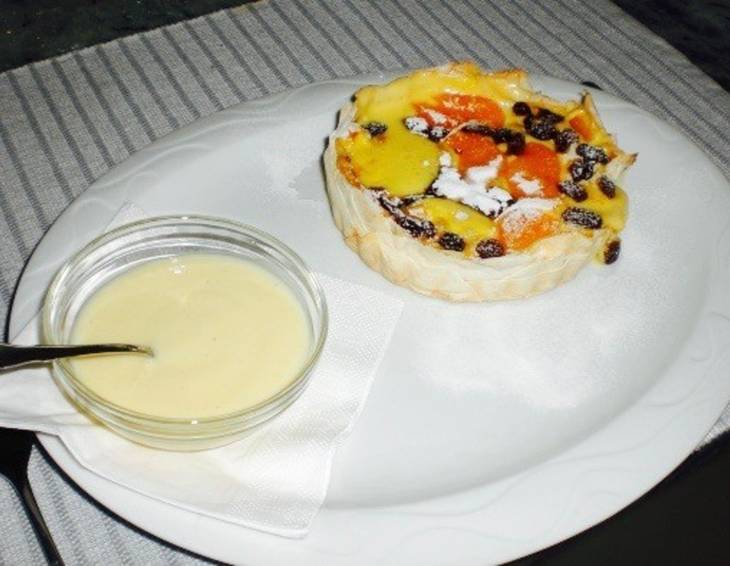 Pudding Tartelettes mit Mandarine und Rum-Rosinen Pudding Tartelettes mit Mandarine und Rum-Rosinen
