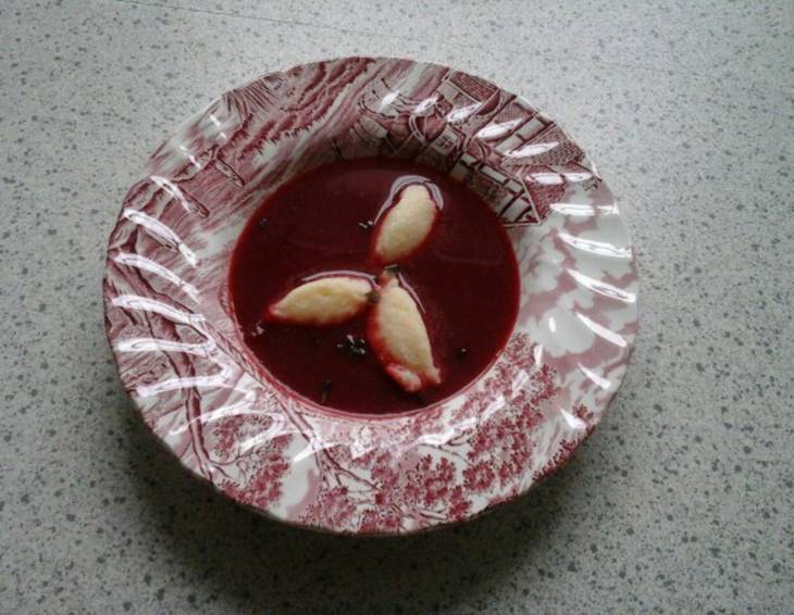 Rote Rüben Suppe mit Krennockerl Rote Rüben Suppe mit Krennockerl