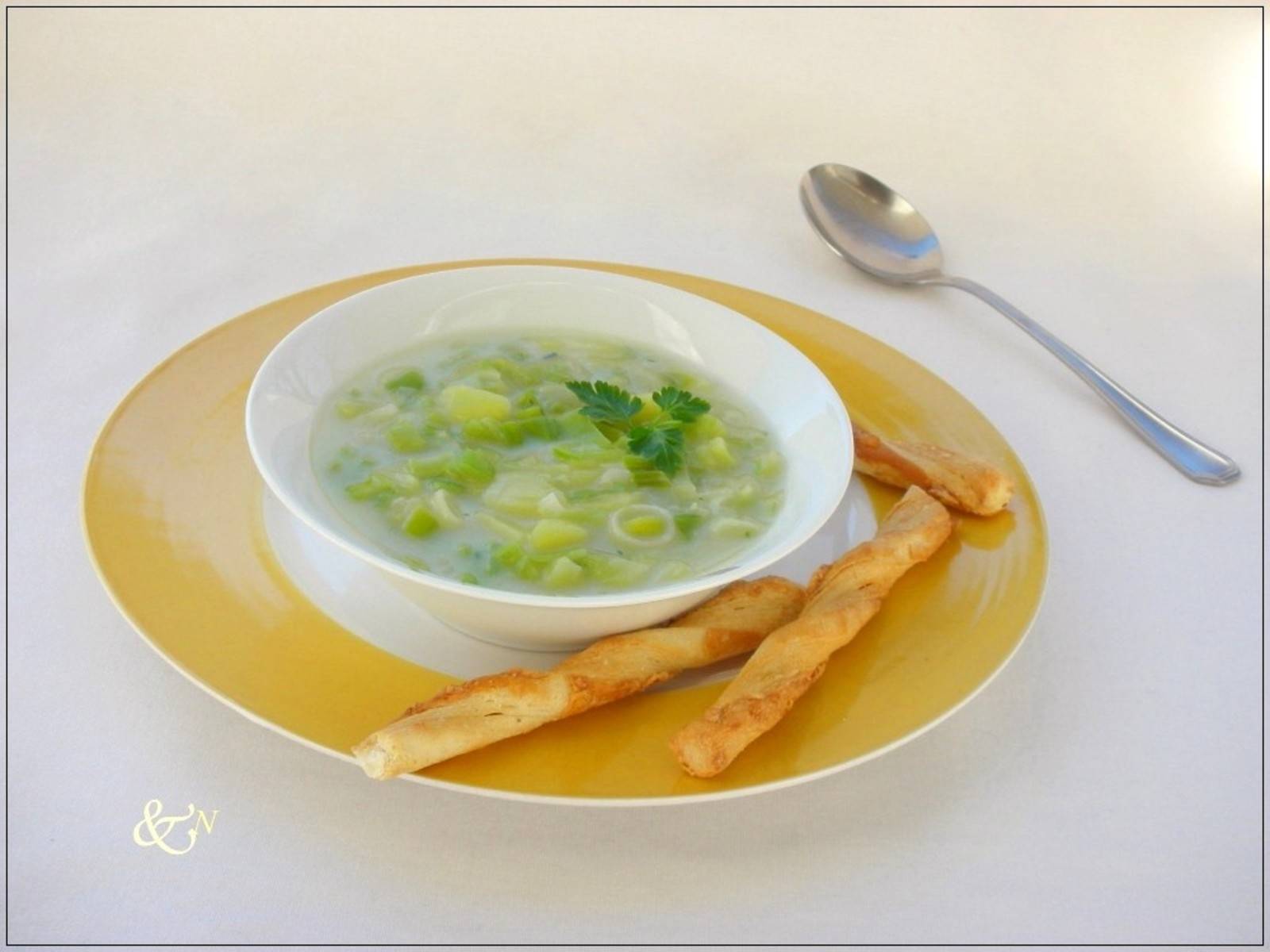 Lauchsuppe Rezept - ichkoche.de Lauchsuppe Rezept - ichkoche.de