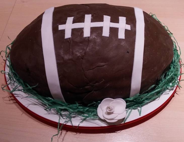 American Football Torte