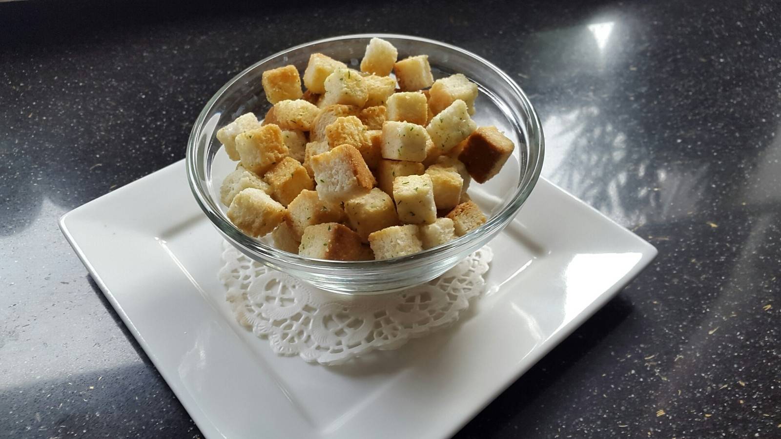 Knoblauchcroutons