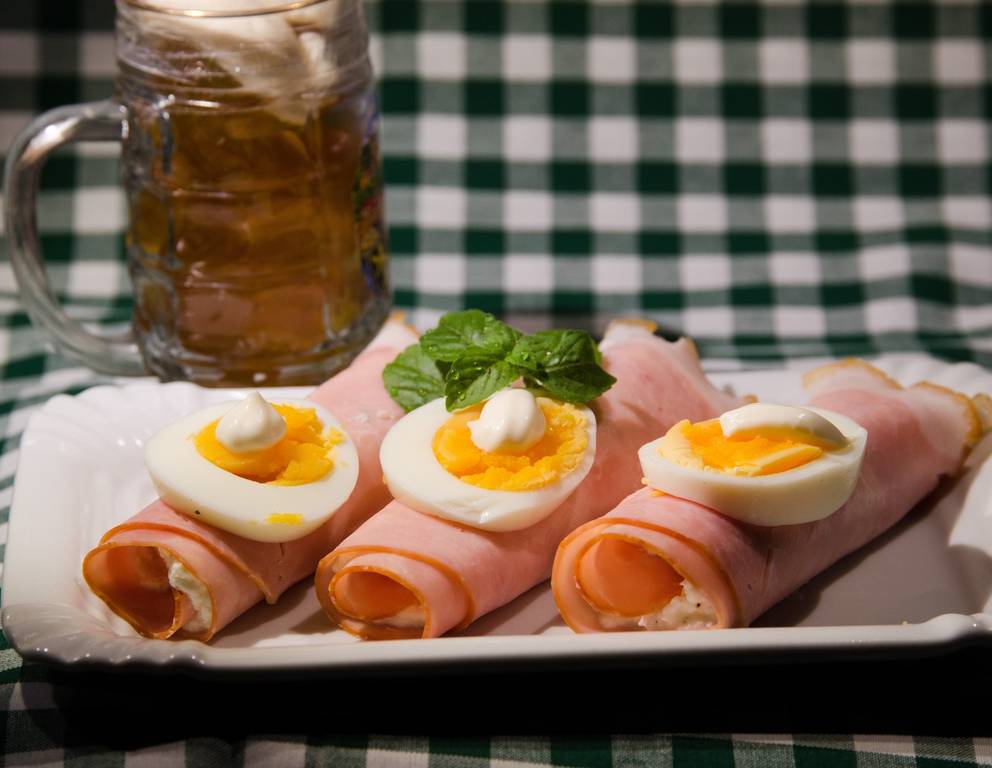 Schinkenröllchen mit Frischkäse Schinkenröllchen mit Frischkäse