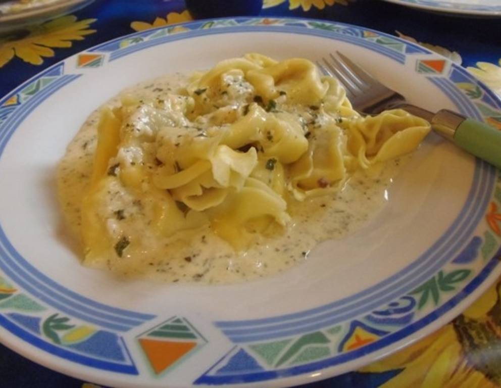 Tortellini in Käse-Schlagobers-Sauce Tortellini in Käse-Schlagobers-Sauce