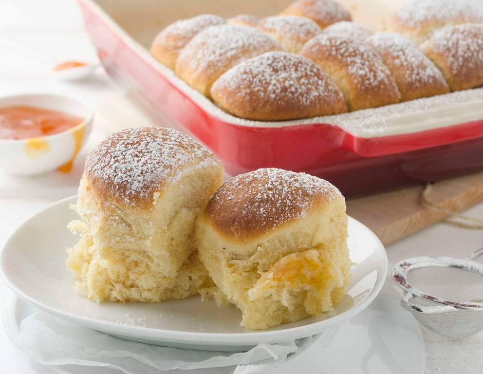 Buchteln mit Marillenmarmelade Buchteln mit Marillenmarmelade