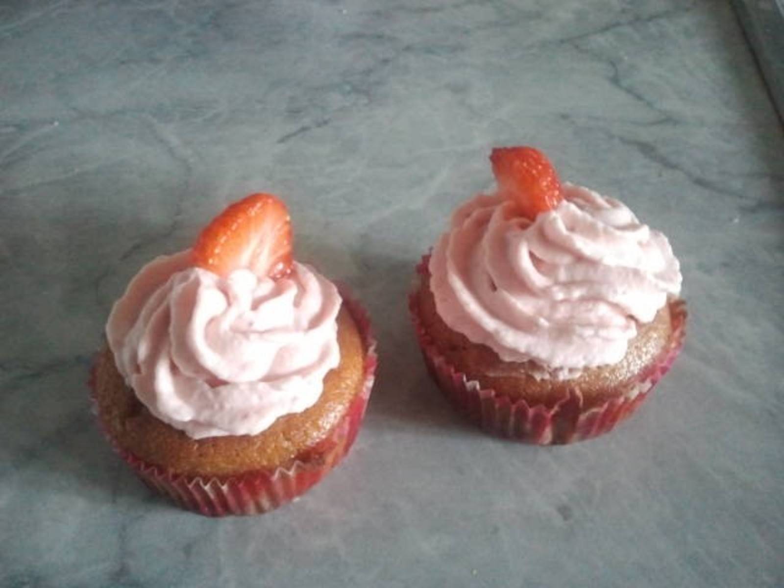Cupcakes mit Erdbeeren
